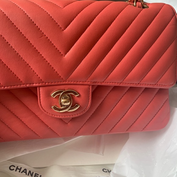 Chanel Chevron medium classic flap bag coral - Picture 10 of 12